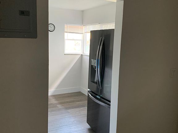 3rd image of 2504 NE 21st St APT 2