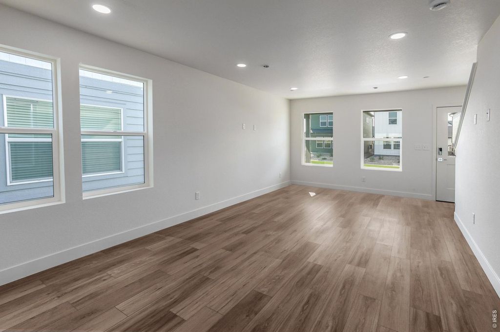 955 Trumpet Ln