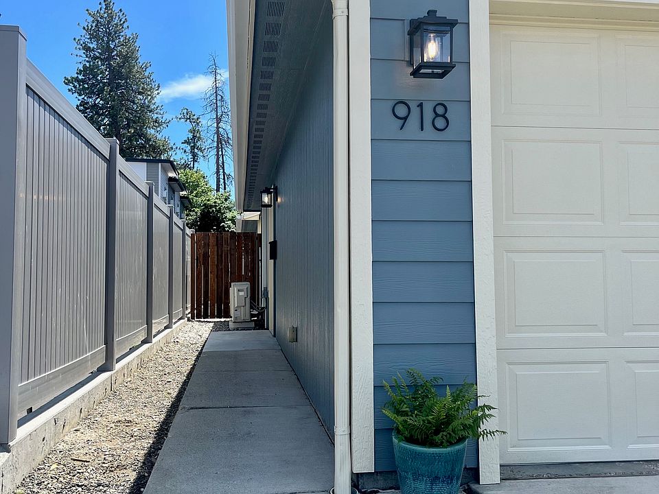 1st image of 916-918 E 5th Ave