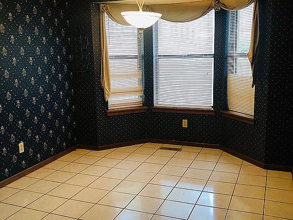 Breakfast area off kitchen