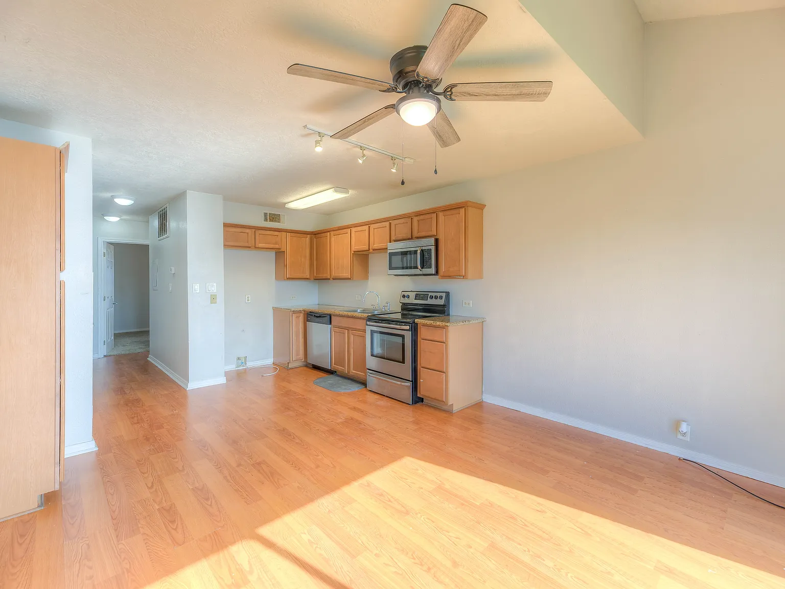 Carolcrest Ln - 445 - 422 — Photo 3