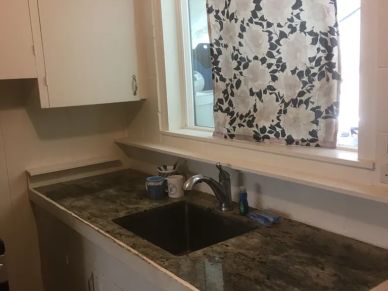 1725 Hoe St — Photo 10