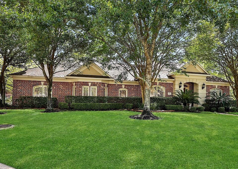 1st image of 9 Villa Bend Dr