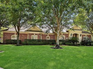 9 Villa Bend Dr, Houston, TX 77069