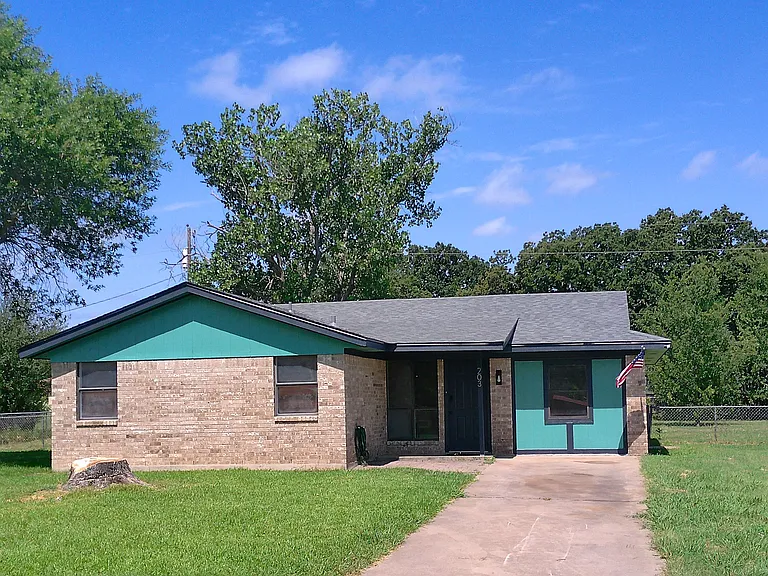 203 Idylwood Dr — Photo 3