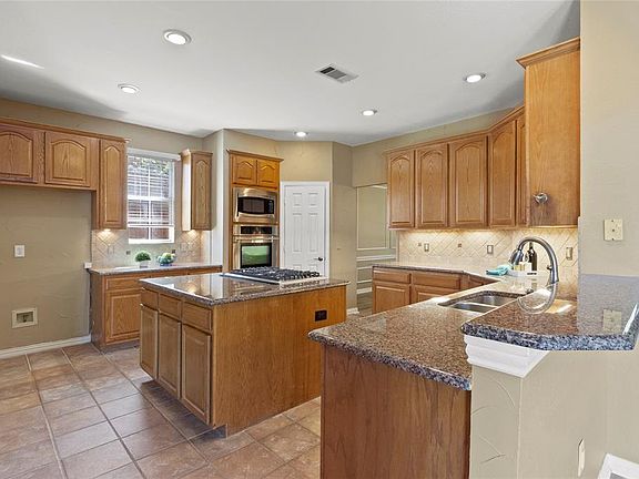 4th image of 7812 Hague Ct