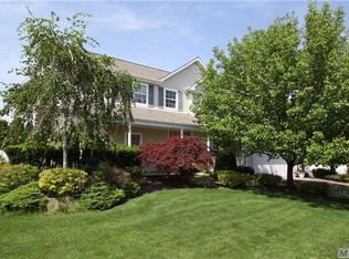 3 Bayberry Ct, Holtsville, NY 11742