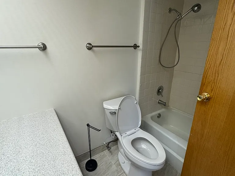 3030 Roberts Dr #5 — Photo 5