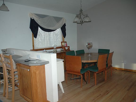 dinning  room/brkfst bar