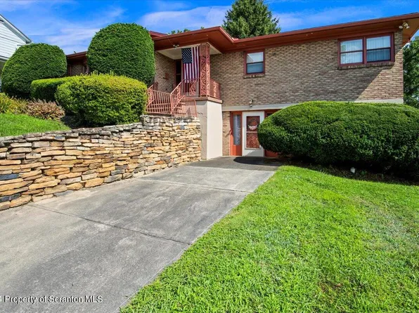 618 Lawrence St, Old Forge, PA 18518