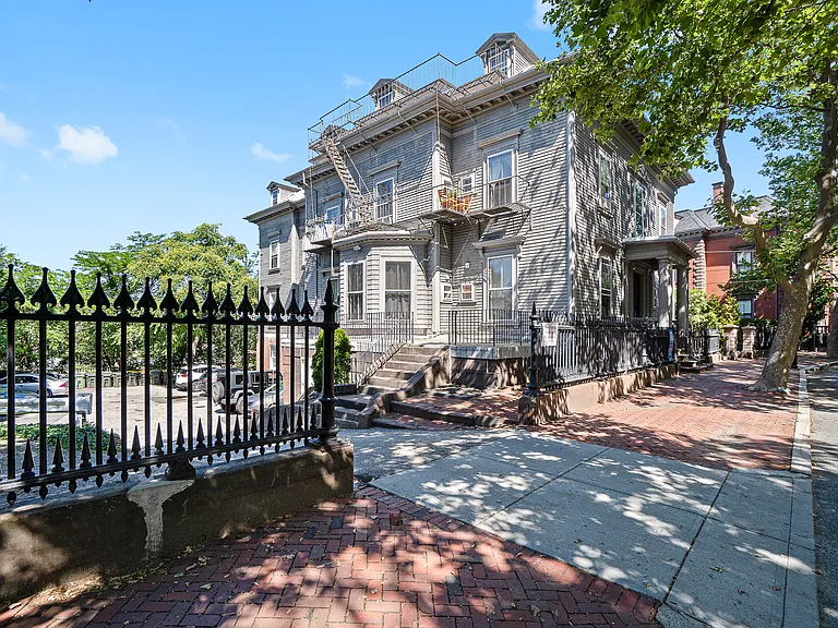 34 Benefit St — Photo 6