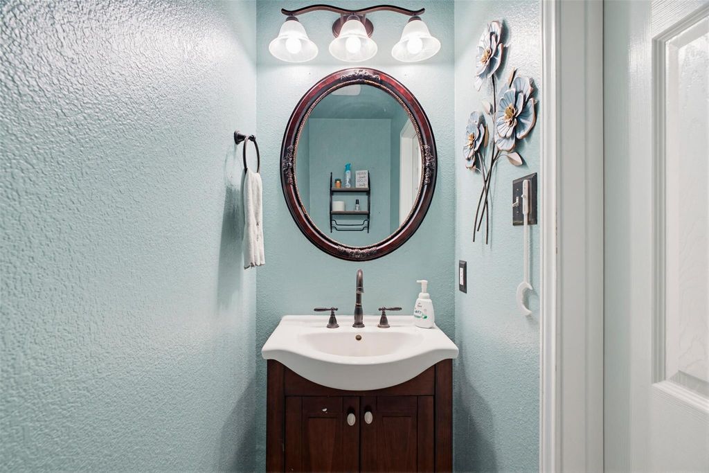 318 Liberty St, Hutto, TX - View 6