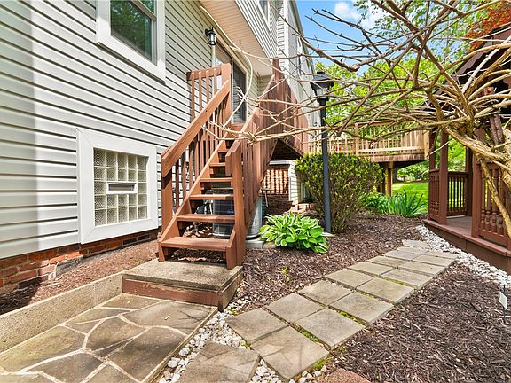 4th image of 226 Carters Grove Dr