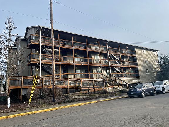2nd image of 1150 12th St NE APT 302