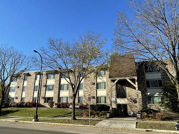 2nd image of 4444 Minnehaha Ave APT 301