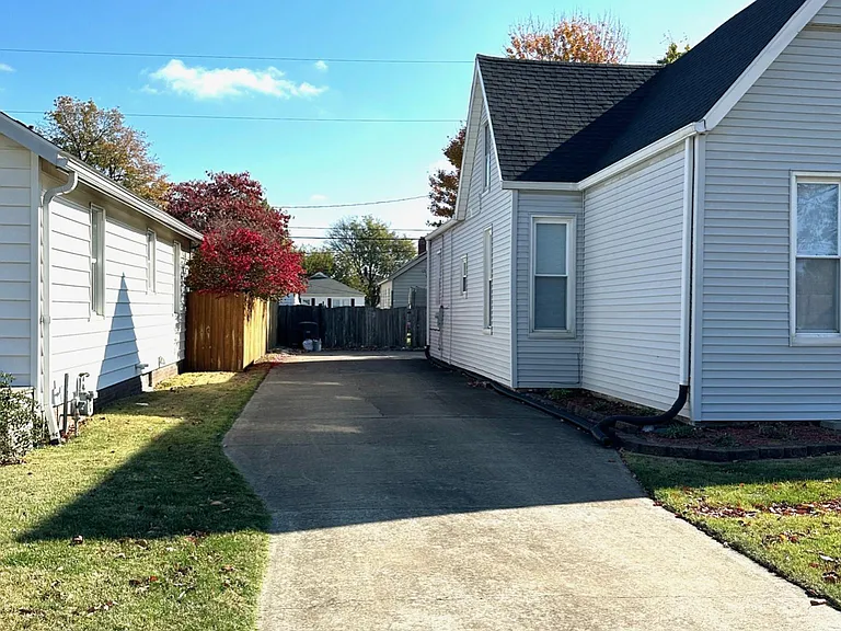 422 S Willow Rd — Photo 17