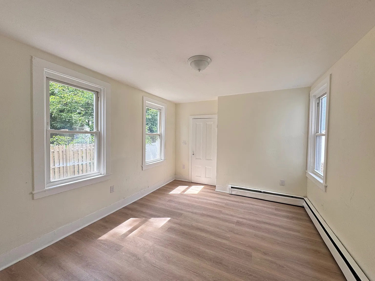 2 bed, 650 sqft, $2,075 — Photo 3