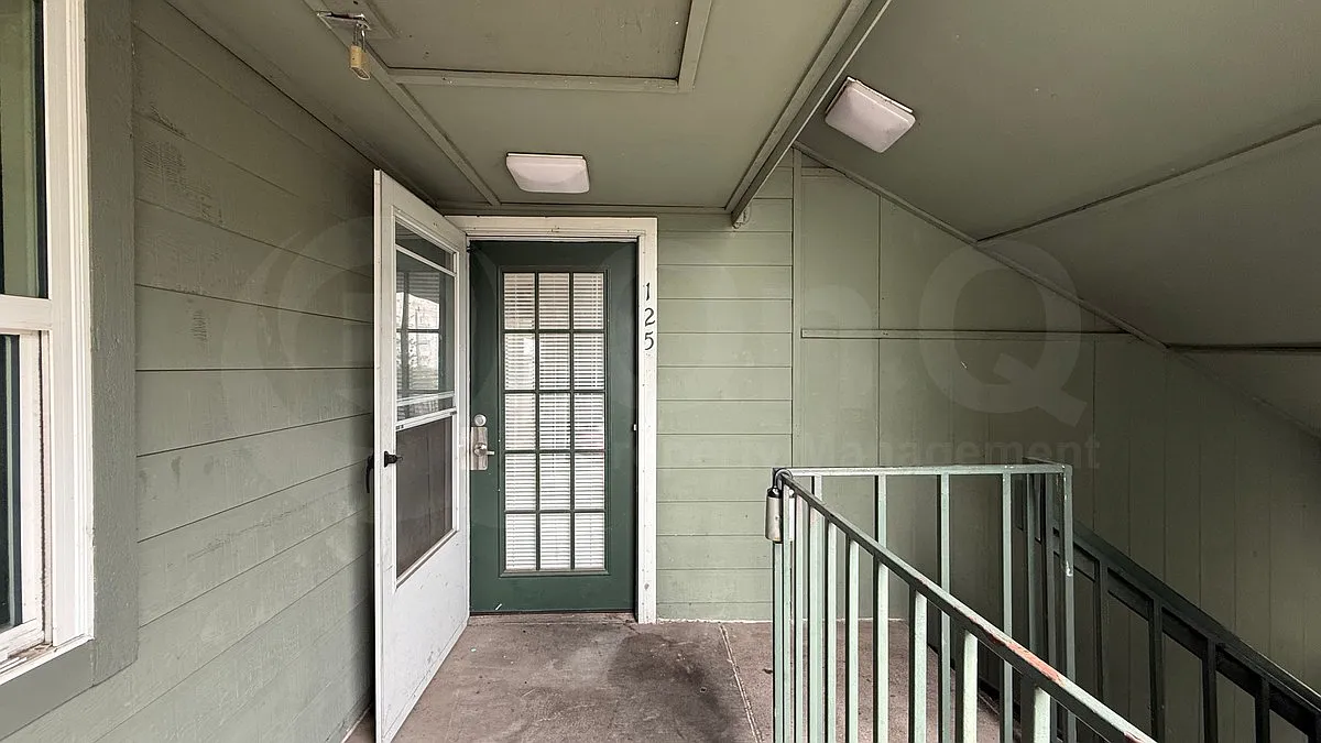 2 bed, 1.0 bath, 702 sqft, $950 — Photo 3