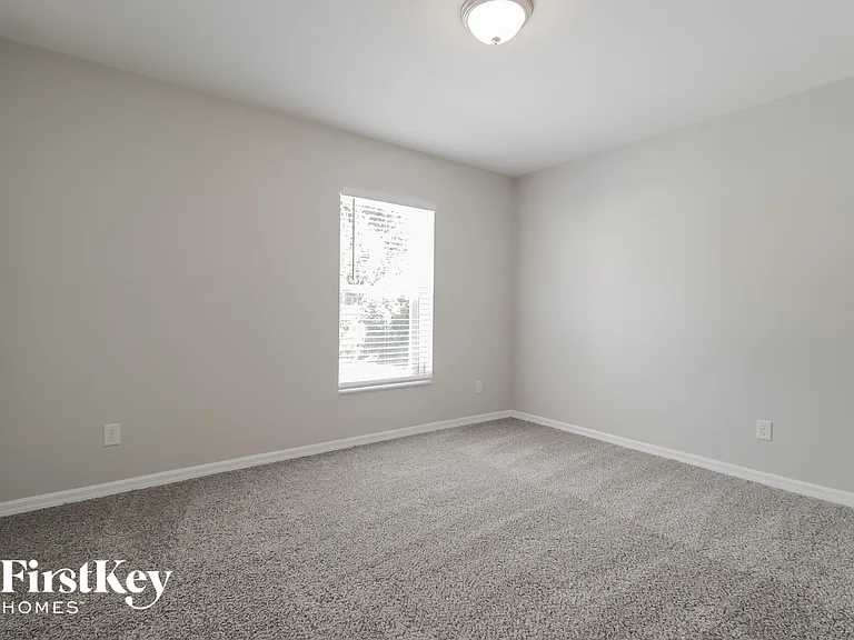 927 NW 10th Ave — Photo 11