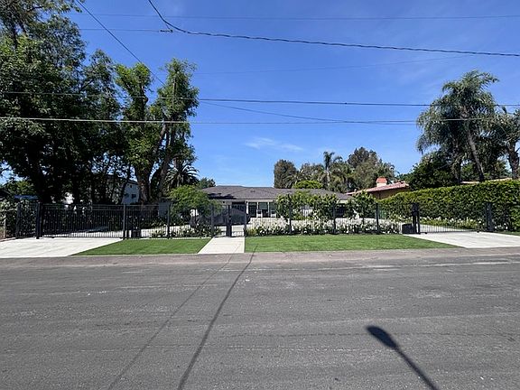 5th image of 6217 Matilija Ave