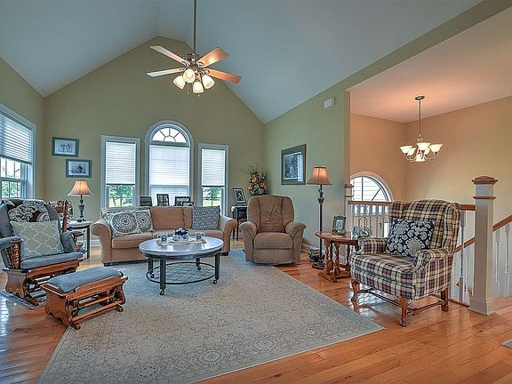 5th image of 259 Sugar Plum Ln