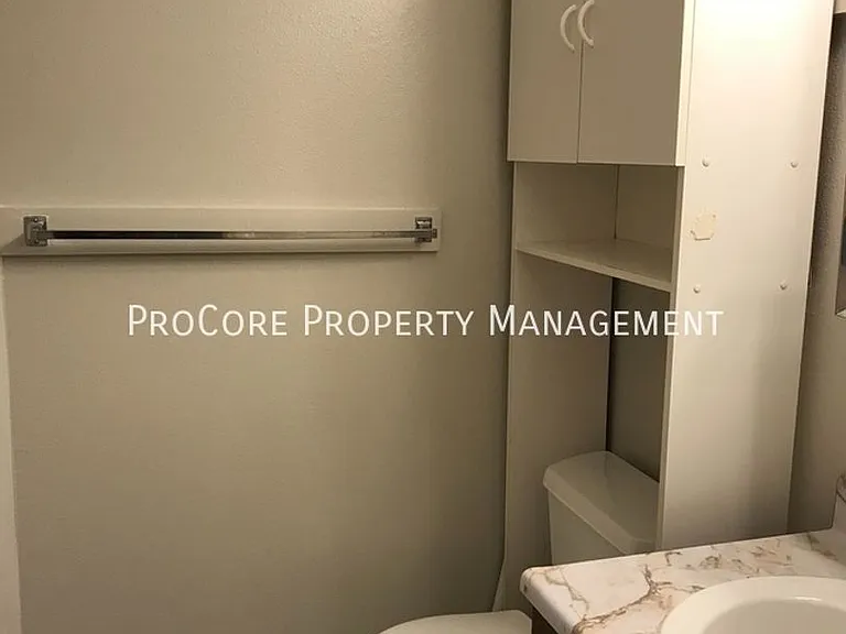 511 W Pine Ave — Photo 13