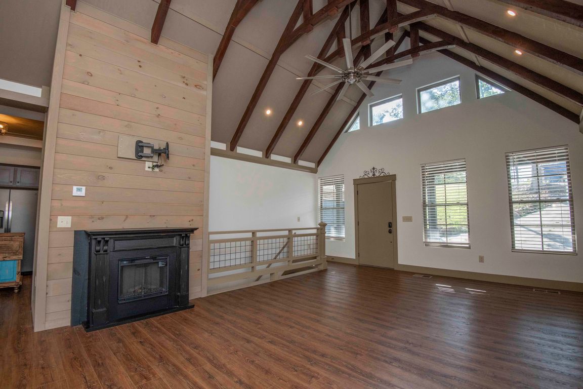 next background image