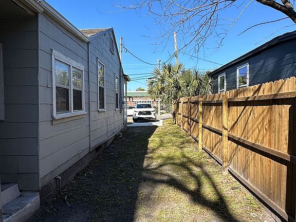 4th image of 1136 W 13th St