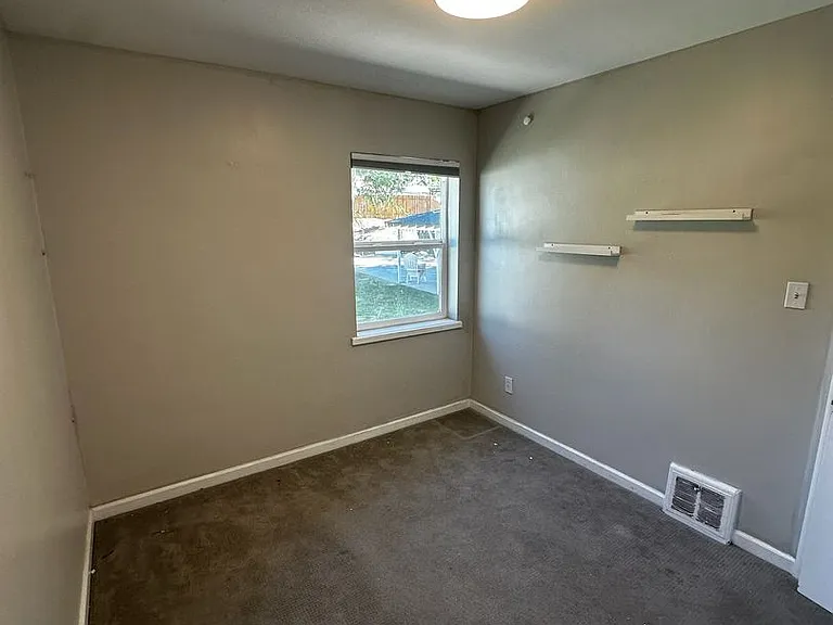 1638 E 3150 S — Photo 19