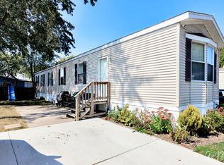 427 Center Ln, Round Lake Park, IL 60073