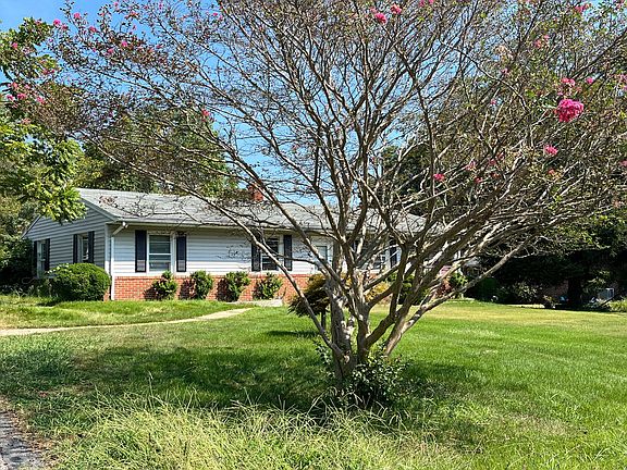 2nd image of 1444 Plateau Rd