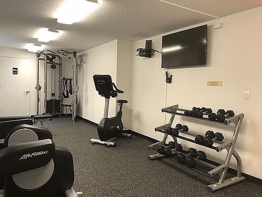 5th image of 166 E 34th St #406