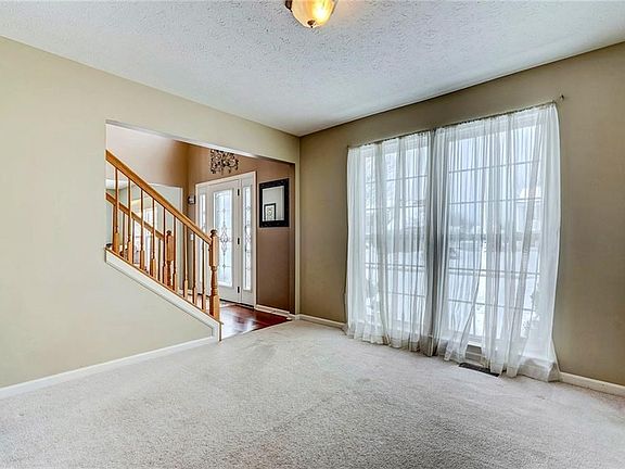 3rd image of 1493 Bowling Green Dr