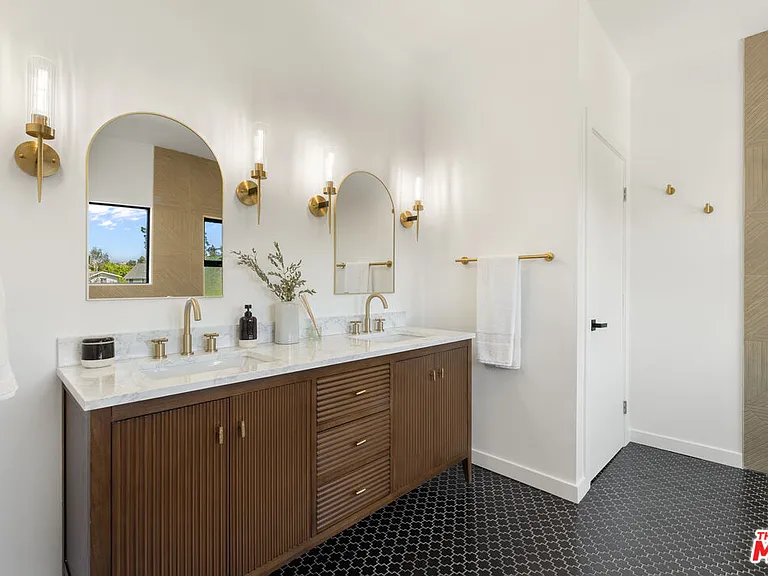 8506 Oak Ct — Photo 48