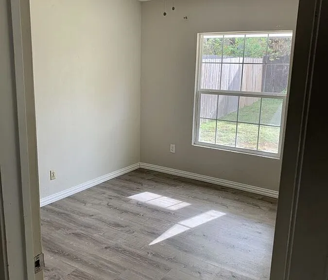 815 Cedar Oaks Ln — Photo 4