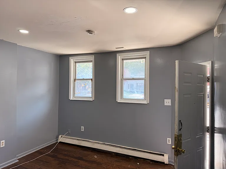 1205 W 4th St #1 — Photo 3