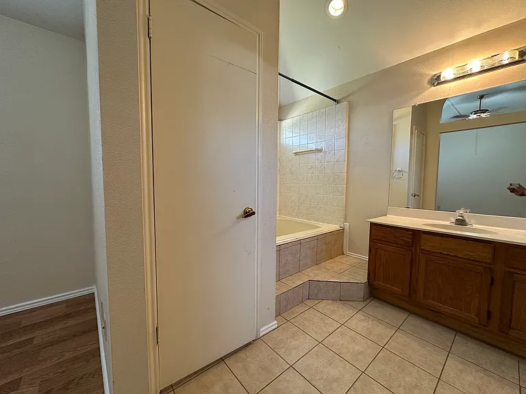 7605 Cornell Dr — Photo 10