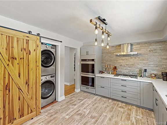 3rd image of 192 Gondola Point Rd