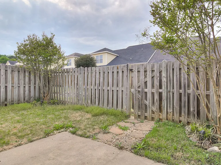317 Hogan Way — Photo 26