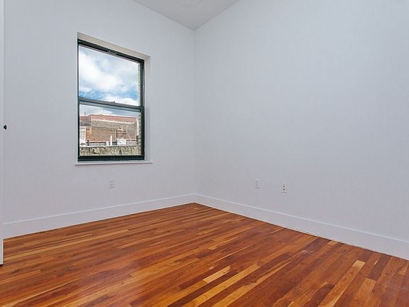 5th image of 181 Bainbridge St #105