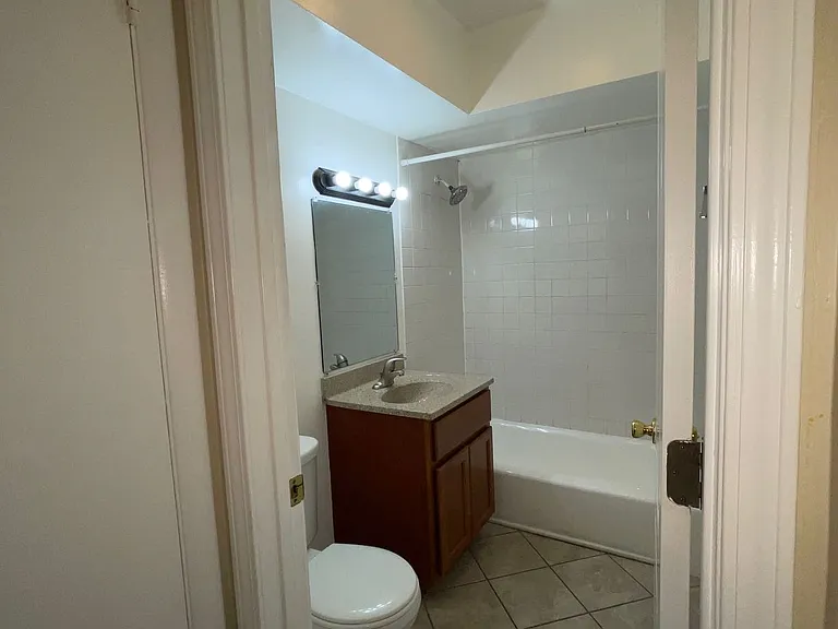 1735 Chestnut St #3C — Photo 5