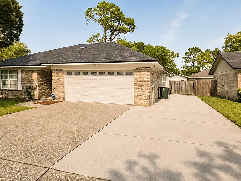 7855 Collins Ridge Blvd E — Photo 2