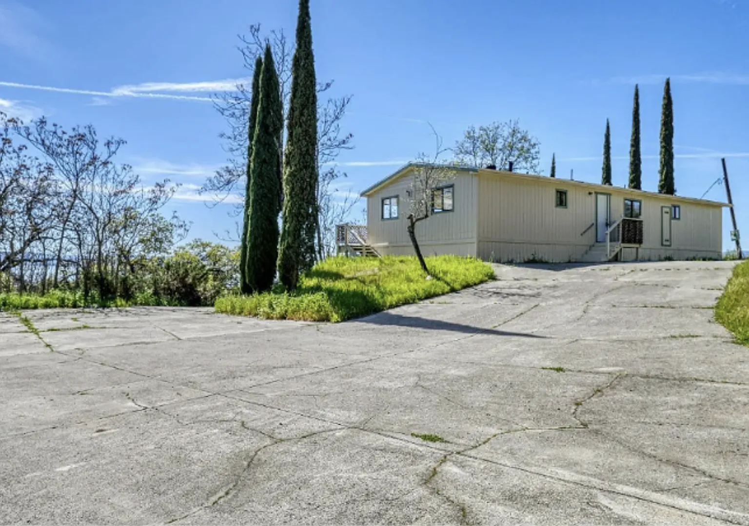 Beautiful 3BD/2BA Home with Lake & Mt. Konocti Views — Photo 2