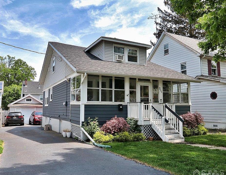1st image of 211 Floral St