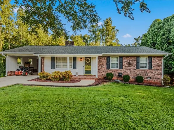 217 Quail Trl, Mount Airy, NC 27030