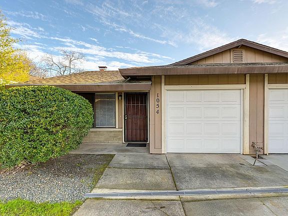 4th image of 1052-1054 Clinton Rd