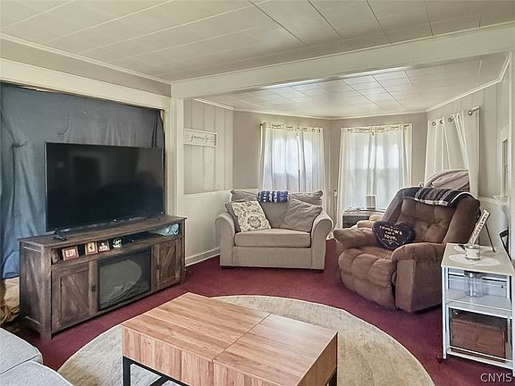 5th image of 834 Rowlee Rd