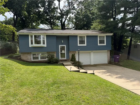 577 Surfside Dr, Pittsburgh, PA 15239