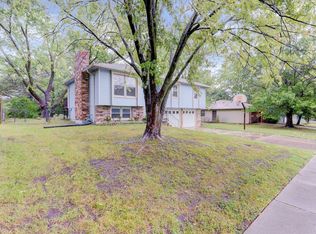 2746 SE Lakeshore Blvd, Topeka, KS 66605