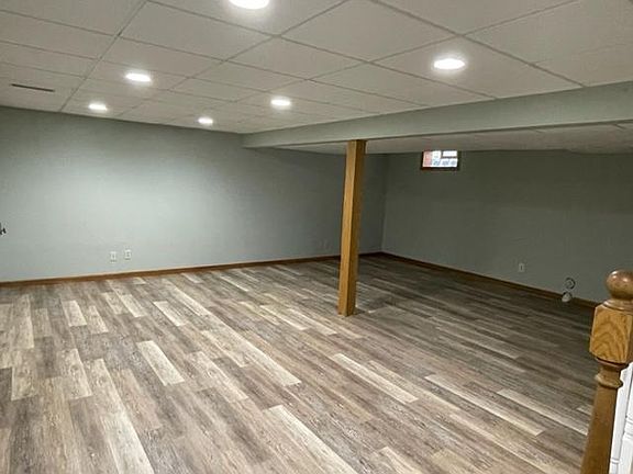 3rd image of 200 Essex Ln